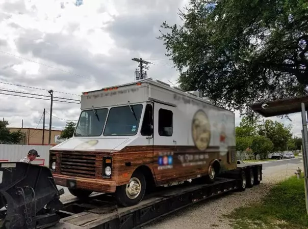 Oversize Vehicle Transport lunch truck transport